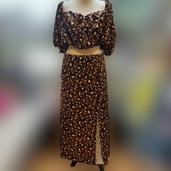 NWOT Express x Lady Gang Leopard Off Shoulder Black Gold Satin-Like Crop Top XL - Picture 6 of 9